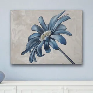 «Margherita blu» di Daniela Marangone, stampa su tela in un ingresso