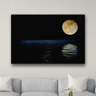 «Super-Luna» di Cristian Ferronato, stampa su tela in un soggiorno