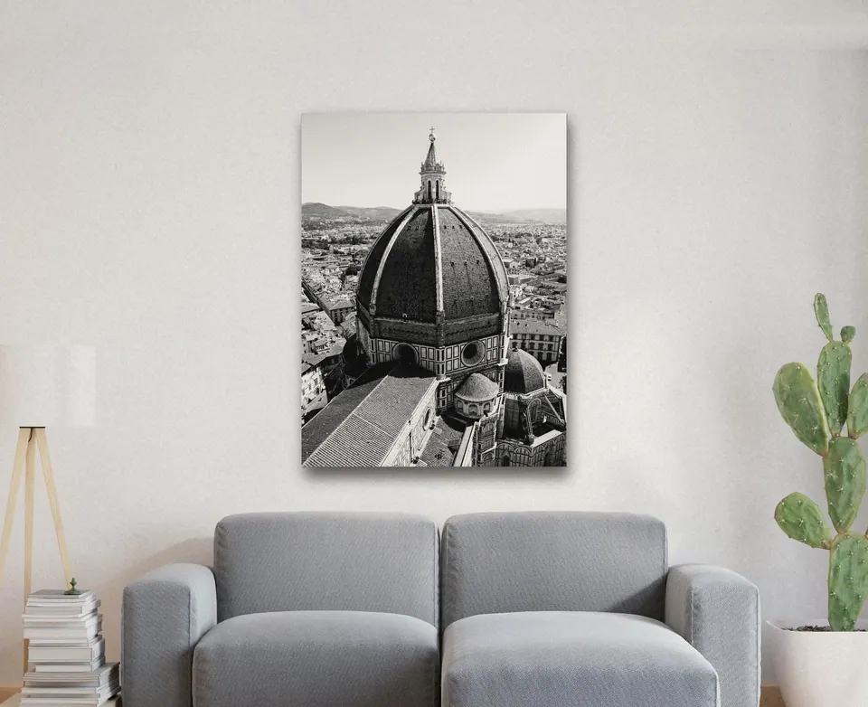 «Cupola del Brunelleschi, Firenze» di Simona Luisa Savini, stampa su tela in un soggiorno
