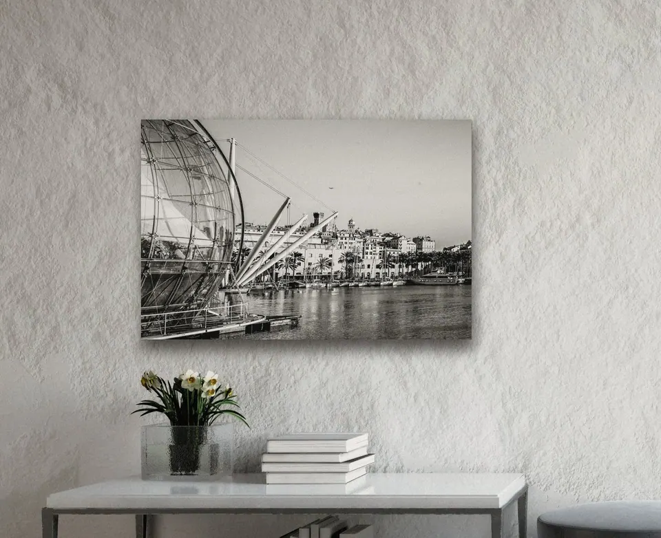 «Porto antico di Genova» di Giulio Bardelli, stampa su tela in uno studio