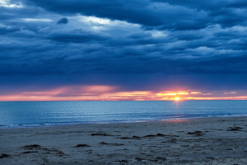 Alba e maltempo sulla costa