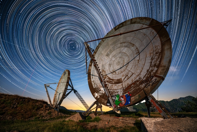 Startrail sulla ex base NATO del Monte Giogo, Toscana · cittadinodelmondo1984