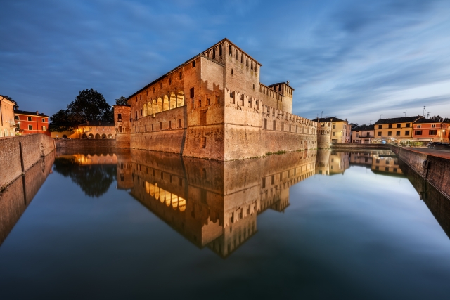 La Rocca di Fontanellato e il suo riflesso nella roggia, Parma