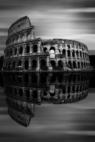 Il Colosseo riflesso