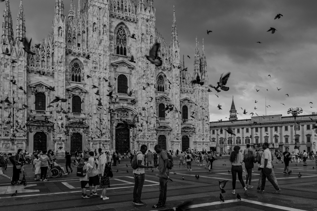 Sorvoliamo Milano