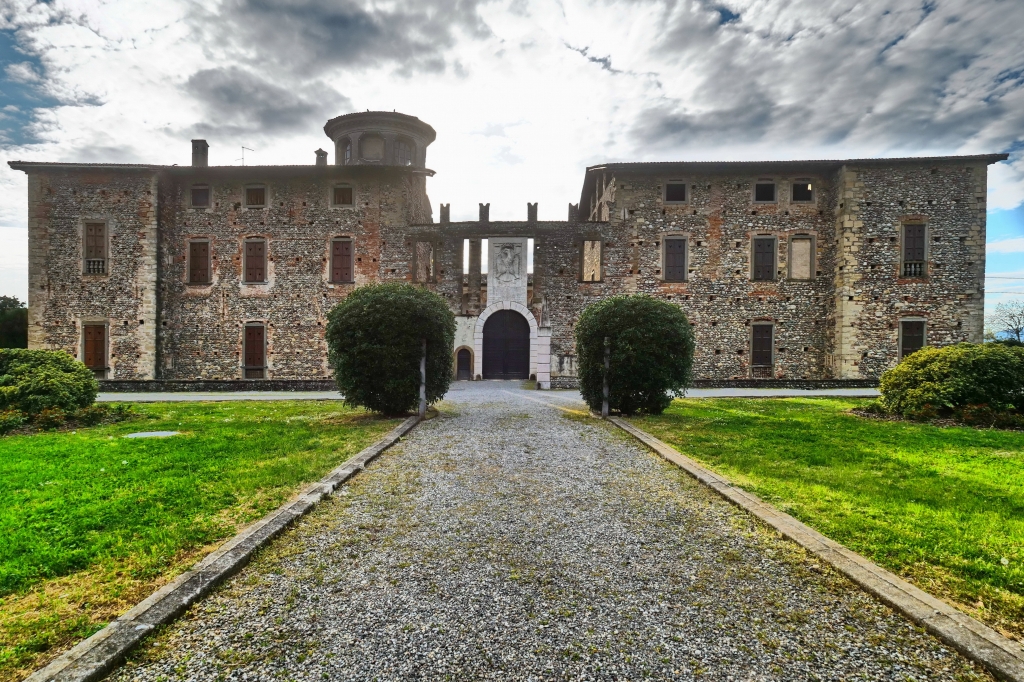 Castello di Cavernago