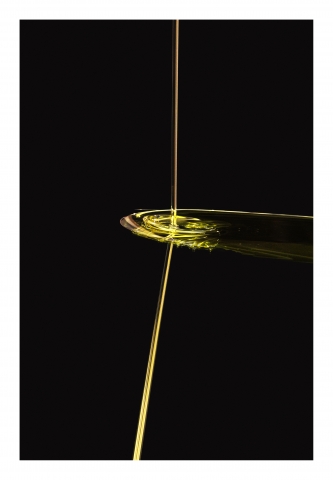 FILO  d" OLIO GIALLO SO SFONDO NERO