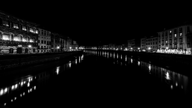 Pisa, il Lungarno in bianco e nero