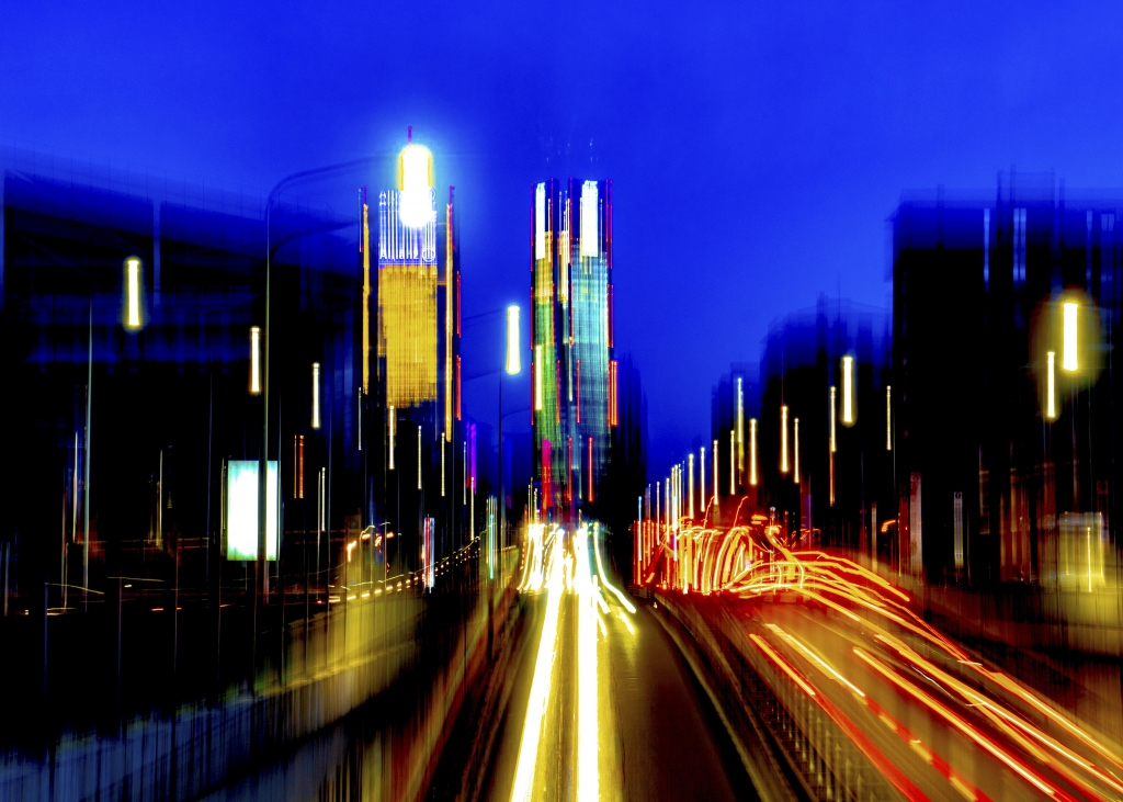 Milano notturno. Luci della città.