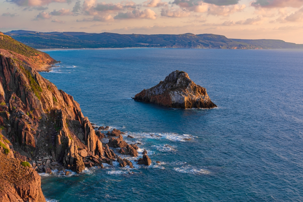 Costa al tramonto