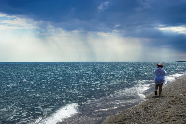 Passeggiata tra Luce e Tempesta