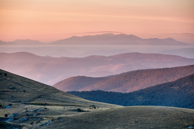 Alba tra i monti