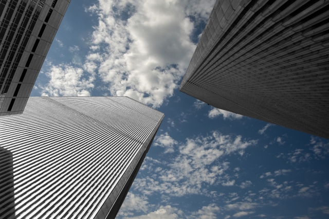 New York verso il cielo – Geometrie e grattacieli tra le nuvole