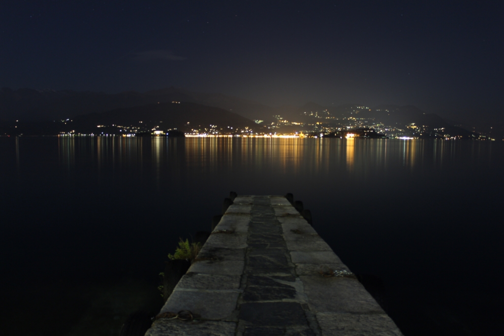 Lago di notte