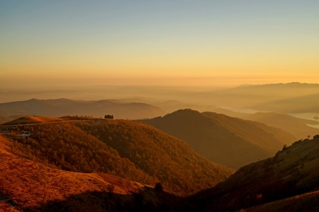 Tramonto sulle montagne del Lago maggiore