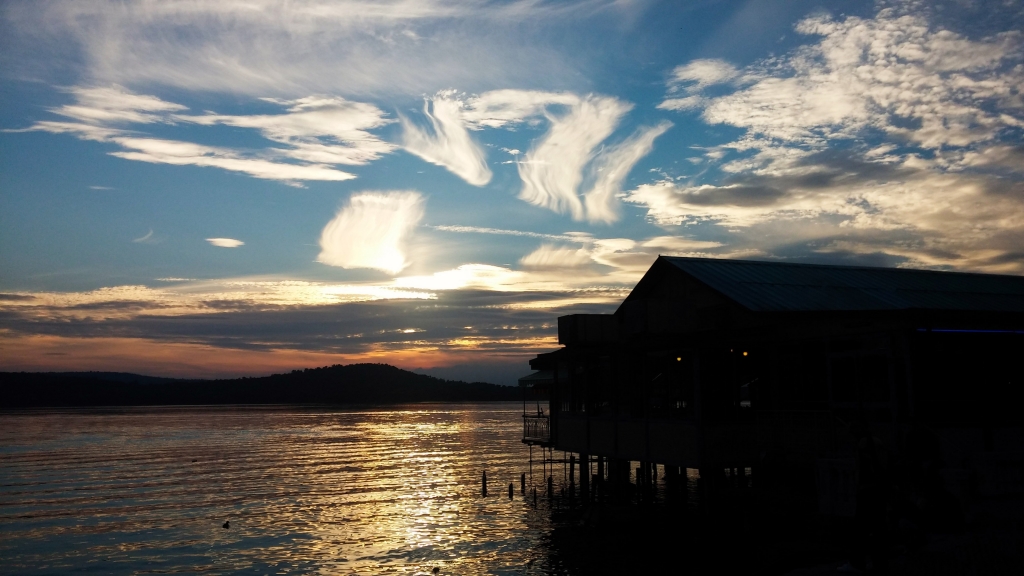 Tramonto sul lago