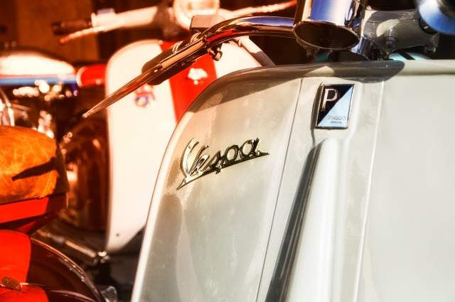 vespa piaggio con bagliore