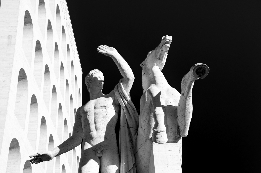 STATUA EQUESTRE COLOSSEO QUADRATO B/N