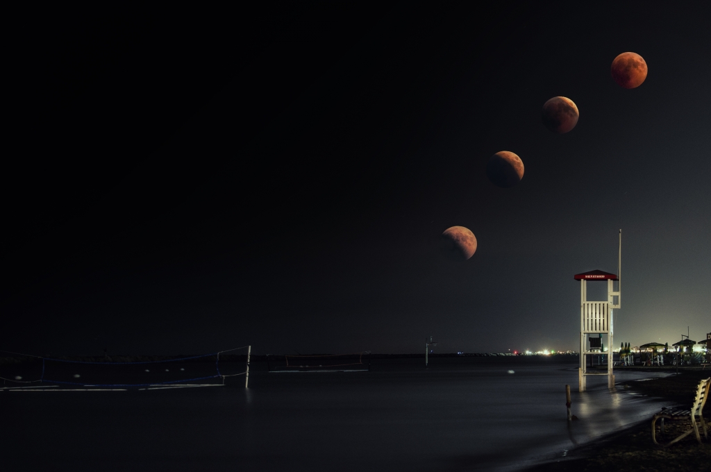 Eclissi di luna collage