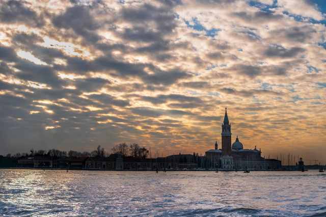 Sotto un cielo di nuvole