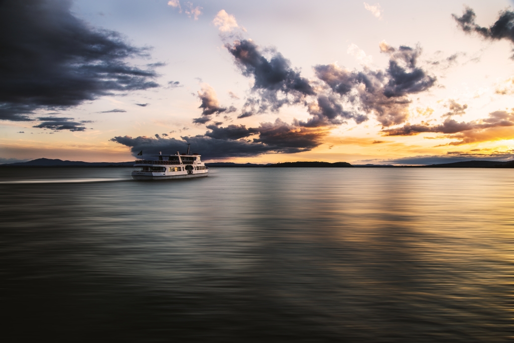 Tramonto sul lago