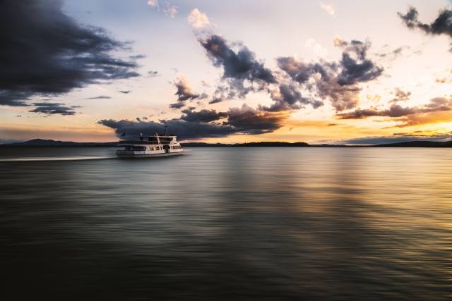 Tramonto sul lago