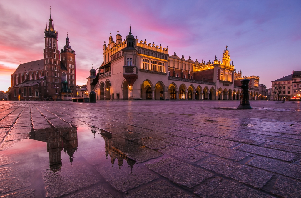 Romantica veduta di Cracovia alle prima luci dell'Alba