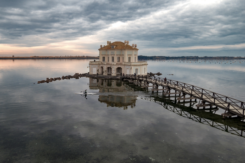 Bacoli, l'incanto della Casina Vanvitelliana