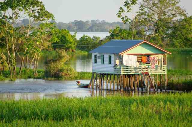 Palafitta sul Rio delle Amazzoni