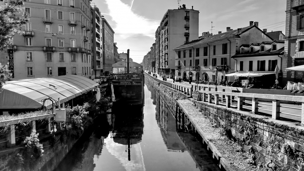 MILANO -  BARCONE SUL NAVIGLIO