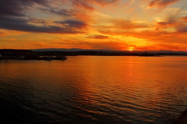 sole al tramonto
