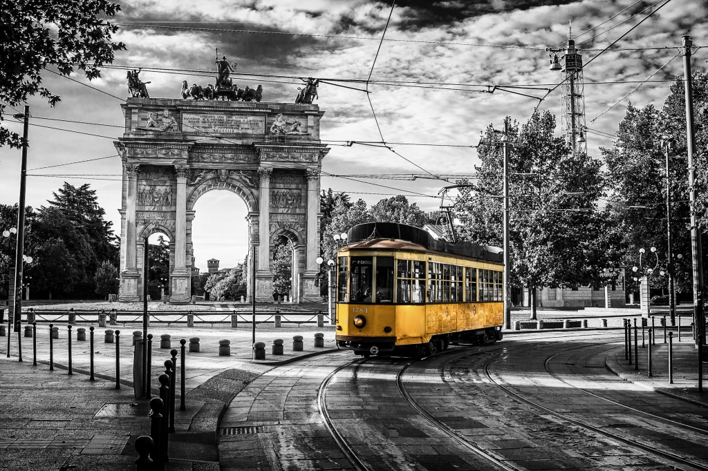 Tram e arco della pace