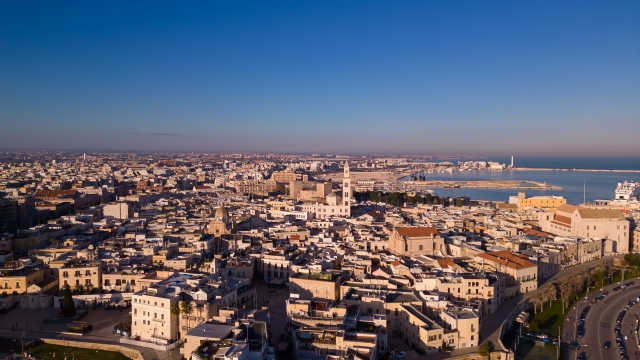 Panorama di Bari: Scatto con Drone