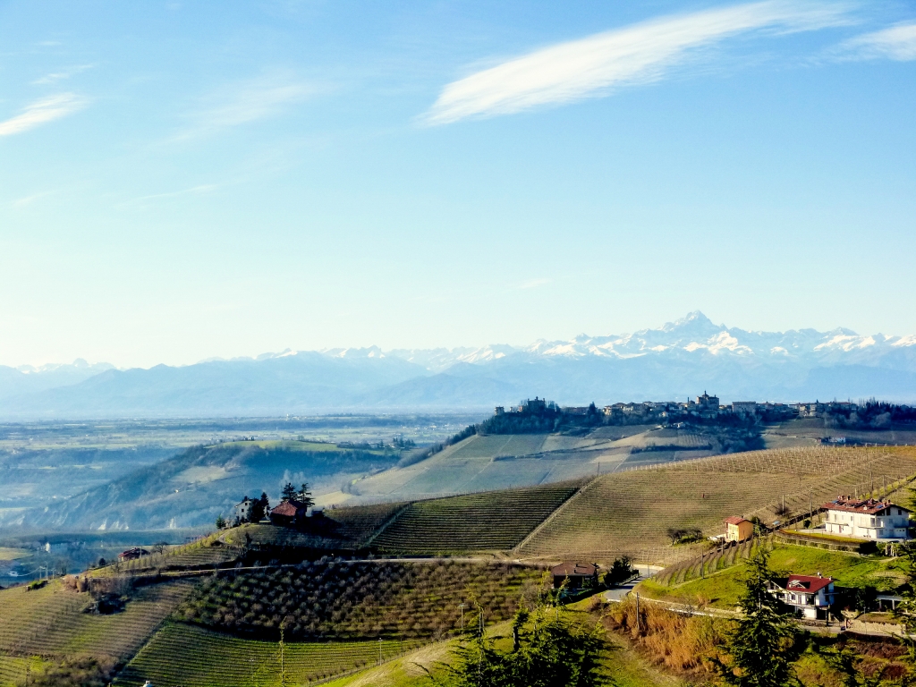 LO SGUARDO DALLE LANGHE AL MONVISO