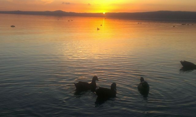 Tramonto nel lago di Bolsena.