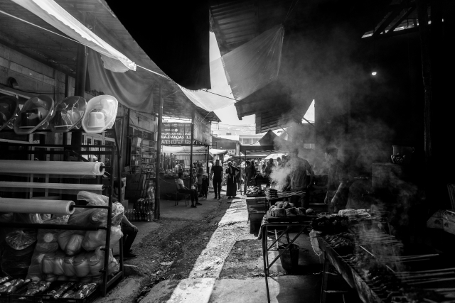 Tra fumo e voci d’Oriente