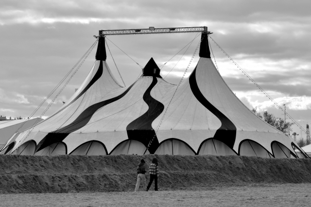 Circo sulla spiaggia a Rimini
