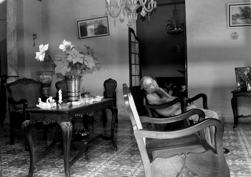 età e in solitudine