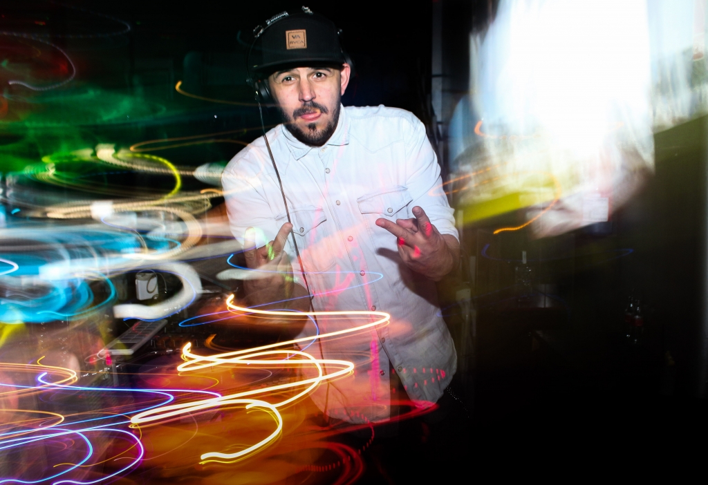 DJ