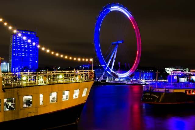London Eye con i colori francesi.