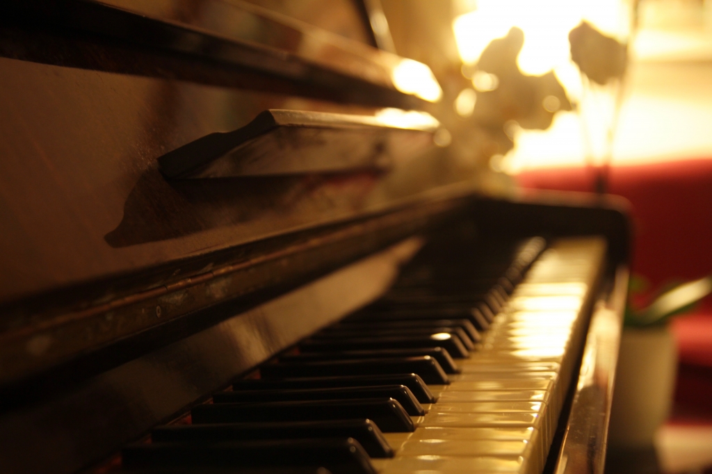 Upright piano