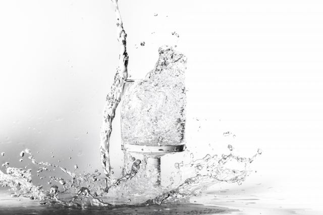 Acqua che cade nel bicchiere · silversmile2004