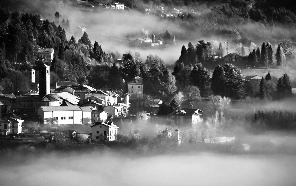 Nebbia sul paese