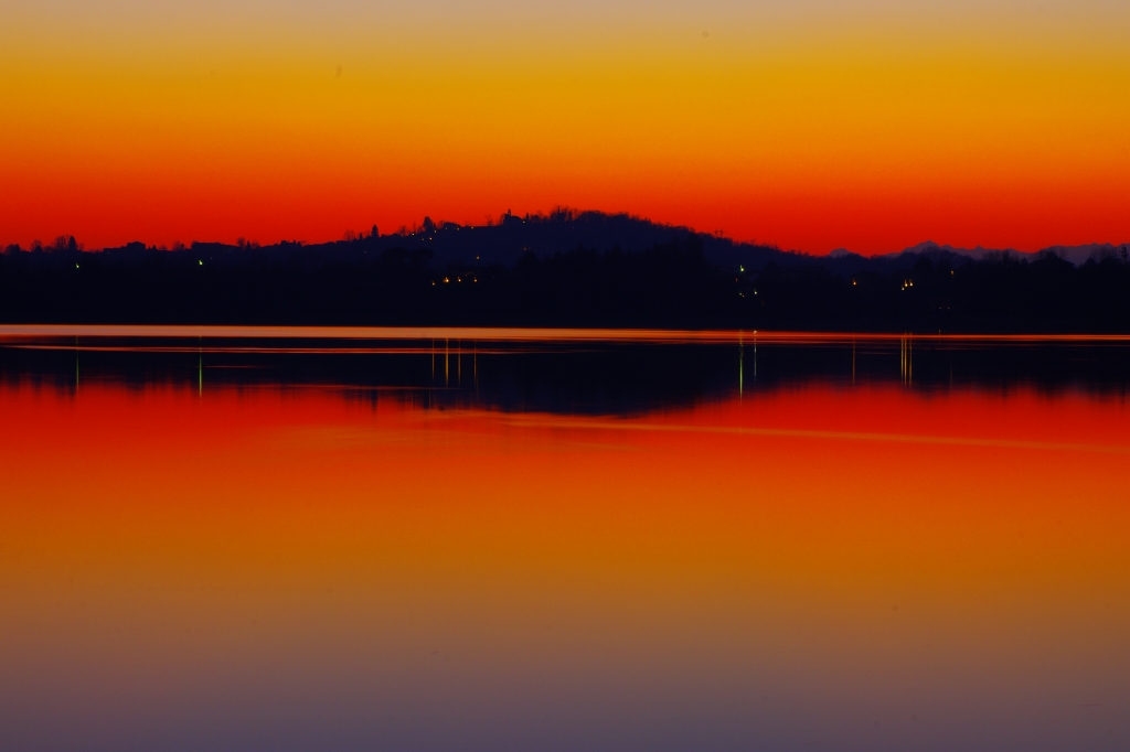 Riflessi sul Lago al Tramonto (III)