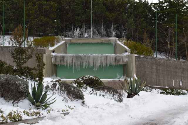cascata artificiale ghiacciata