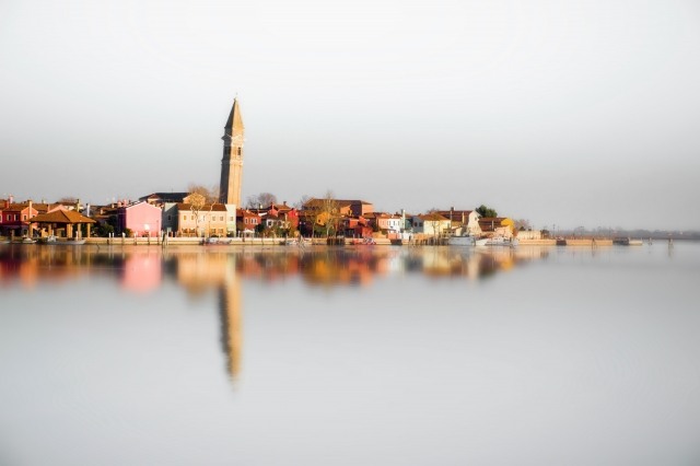 Riflessi di Burano sull'acqua