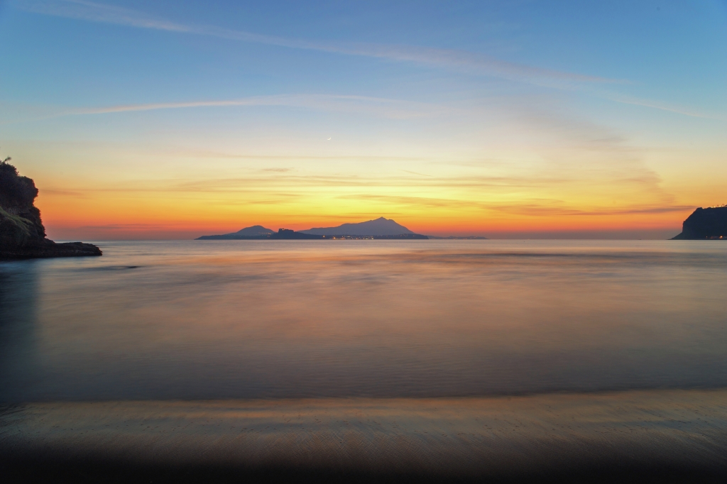 Procida ed Ischia al tramonto