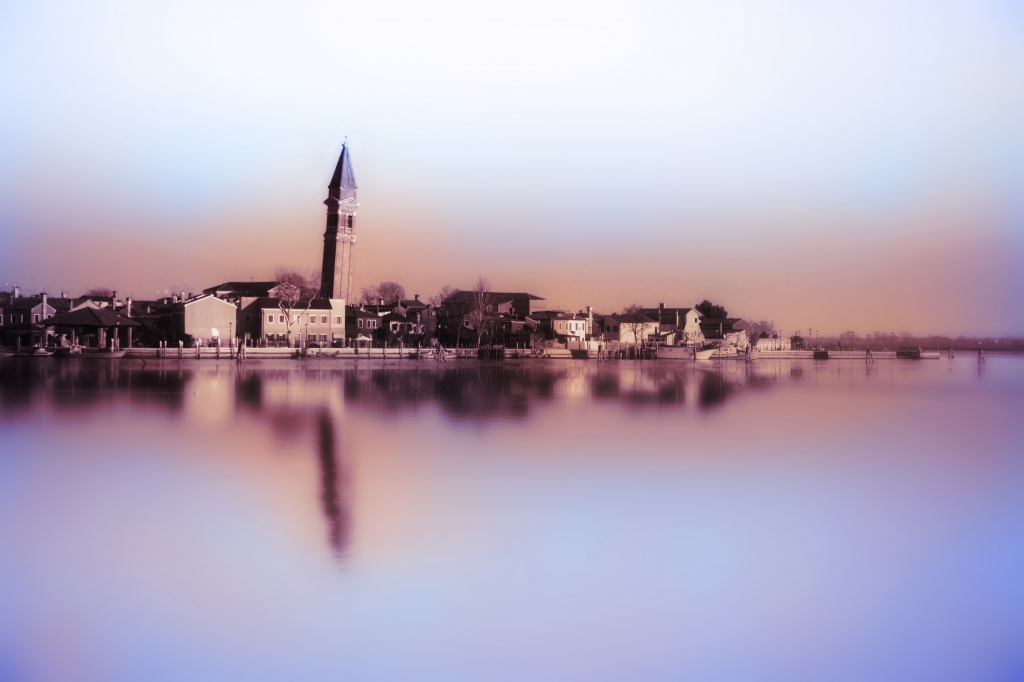 Burano, all'alba , tra foschia e colori