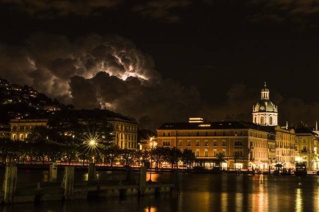 Como by night - Temporale sul Duomo di Como. · dandri