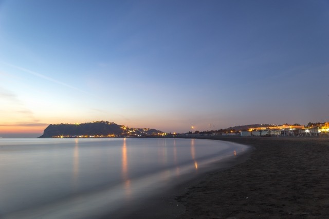 Ora blu dalla spiaggia